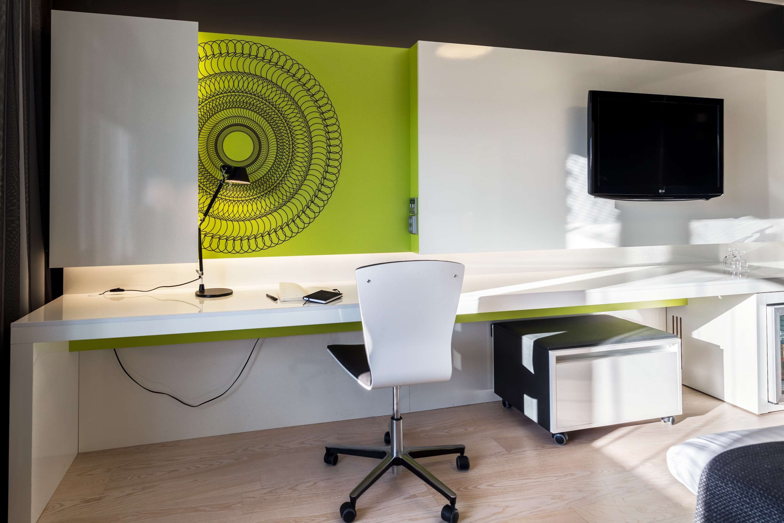 standard room | minibar, in-room safe, desk, soundproofing