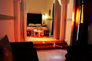 Premium bedding, in-room safe, blackout drapes, rollaway beds - Riad Palais Azukar (Marrakech)