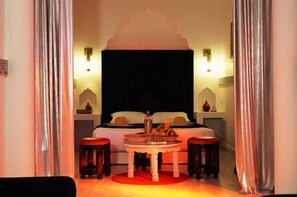 Suite Familiale, salle de bains attenante, niveau Exécutif | Literie de qualité supérieure, coffres-forts dans les chambres