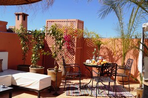 Breakfast, lunch, dinner served; Moroccan cuisine - Riad Palais Azukar (Marrakech)