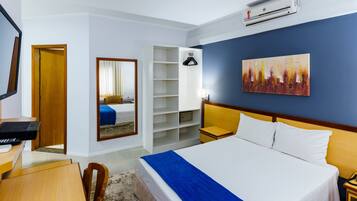 Deluxe studio, 1 tweepersoonsbed | Hypoallergeen beddengoed, een minibar, een kluis op de kamer, een bureau