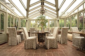 Petit déjeuner complet compris tous les jours