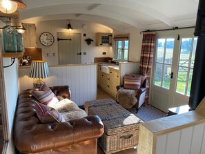 Shepherd's Hut - Holly Lodge Boutique B&B (Fakenham)