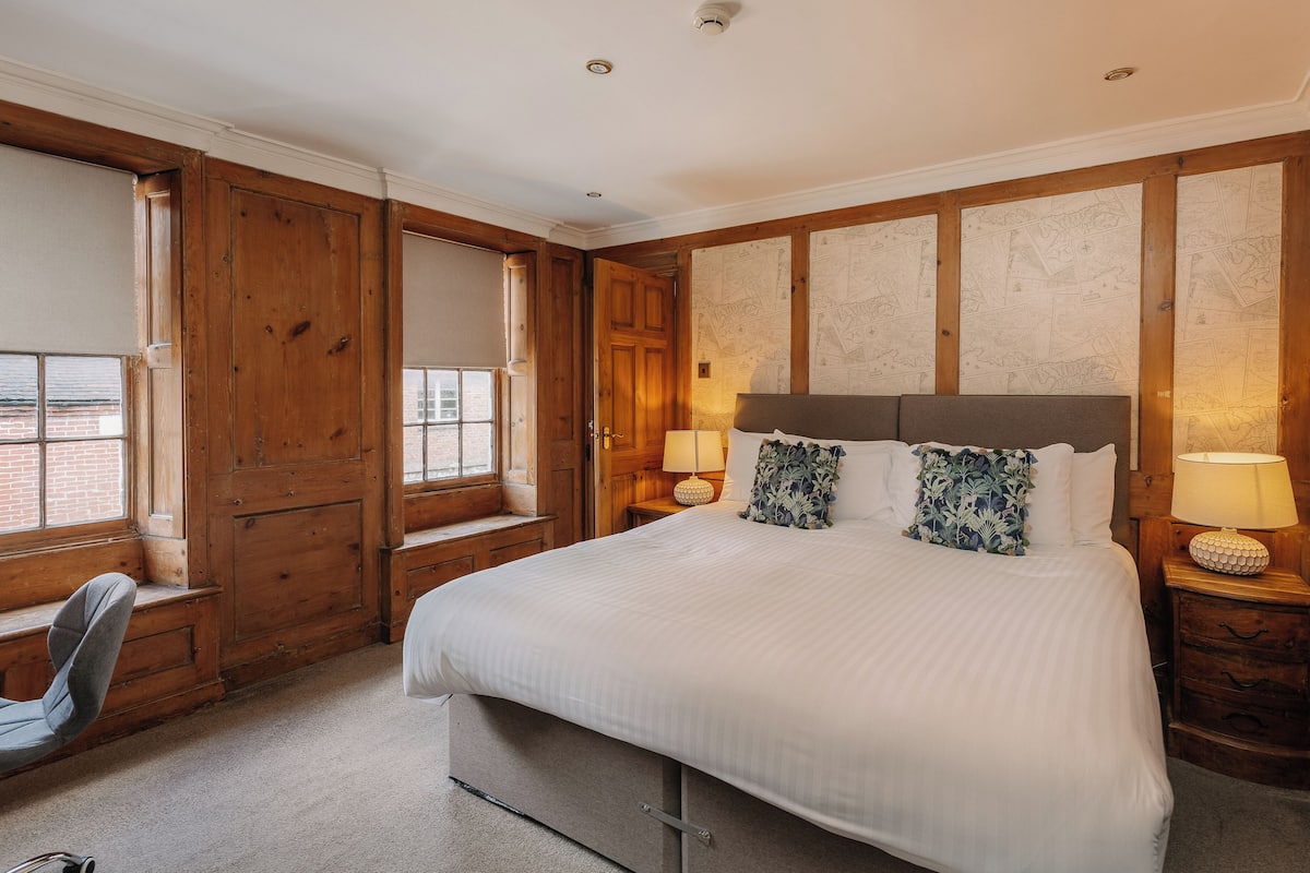 Deluxe Double Room, Ensuite | Egyptian cotton sheets, premium bedding, laptop workspace, free WiFi