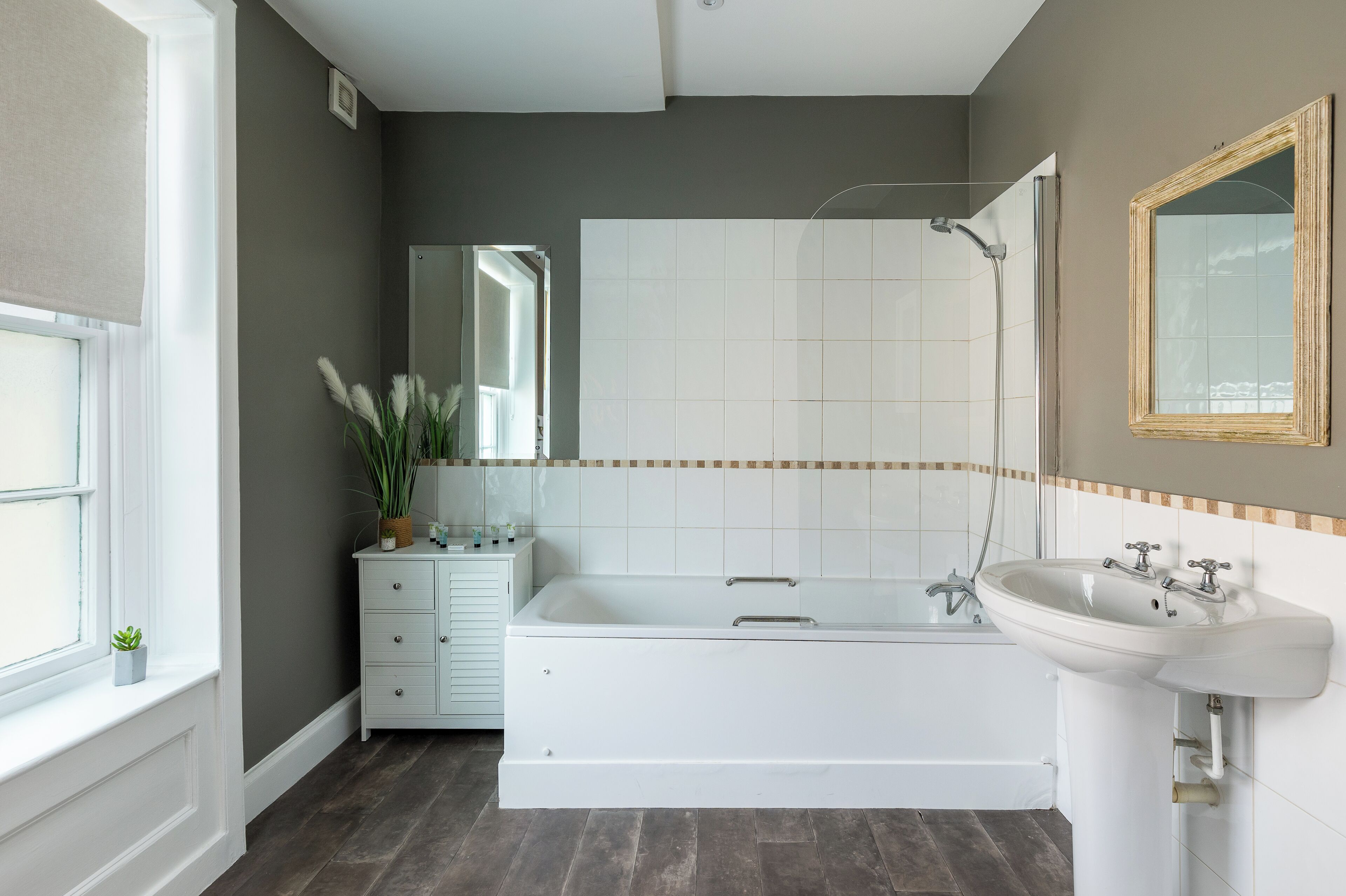 deluxe double room, ensuite | bathroom | free toiletries, hair dryer, towels, soap