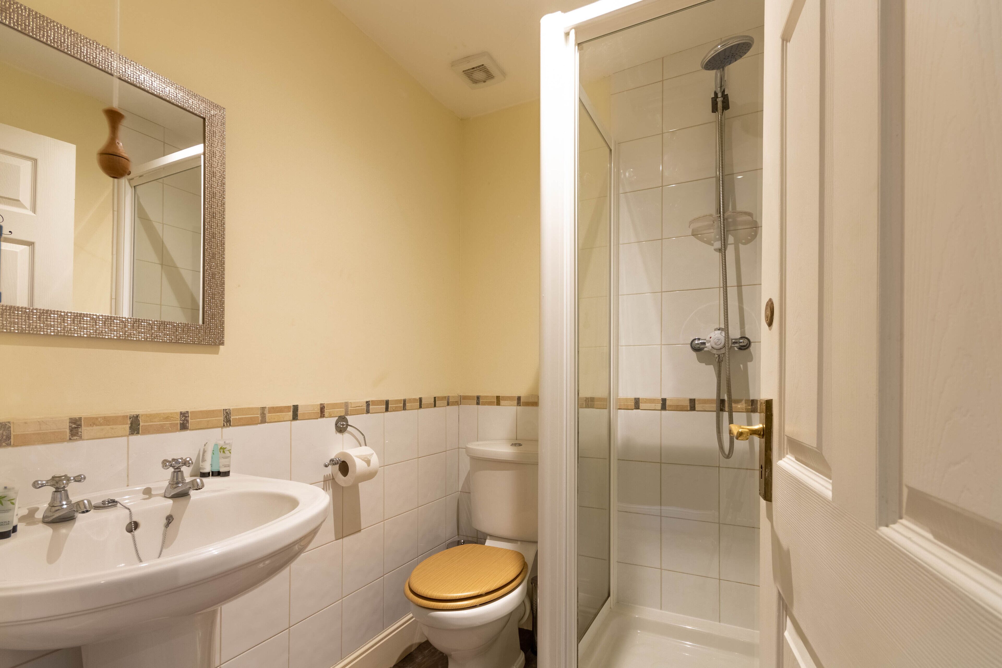 double room, private bathroom | egyptian cotton sheets, premium bedding, laptop workspace, free wifi