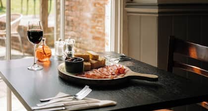 Hewitt's Restaurant & Rooms