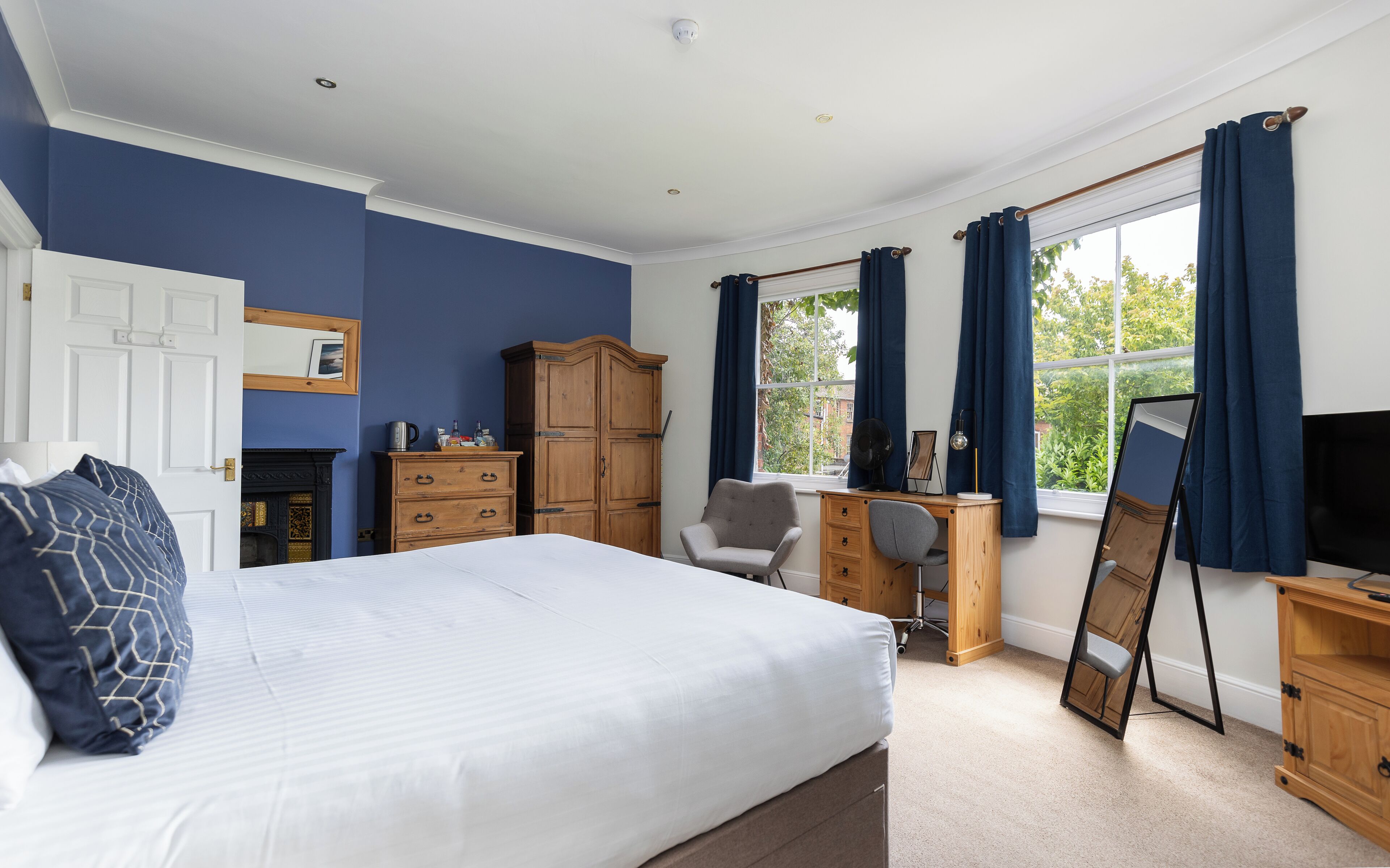 superior double or twin room, ensuite | egyptian cotton sheets, premium bedding, laptop workspace, free wifi