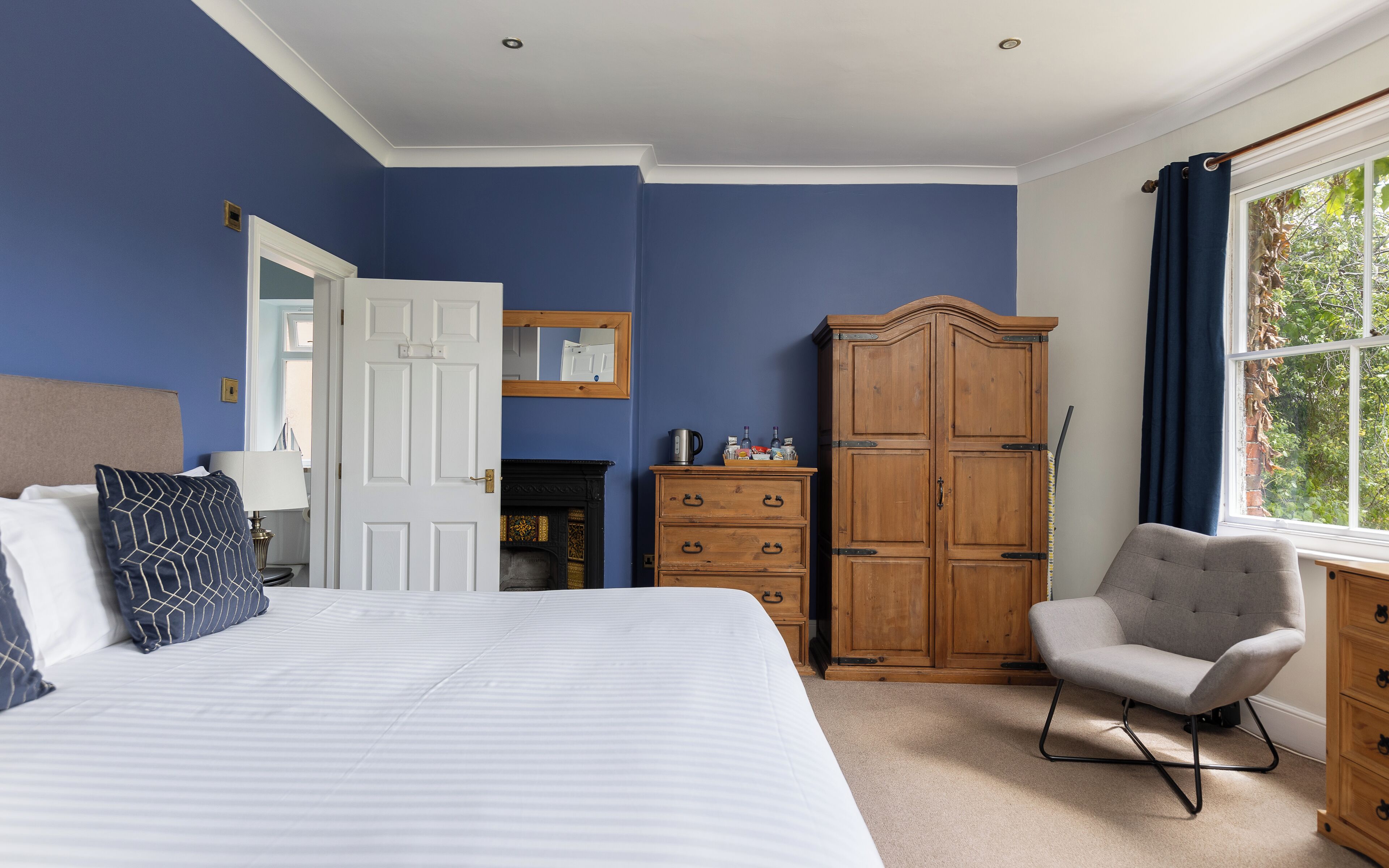 superior double or twin room, ensuite | egyptian cotton sheets, premium bedding, laptop workspace, free wifi