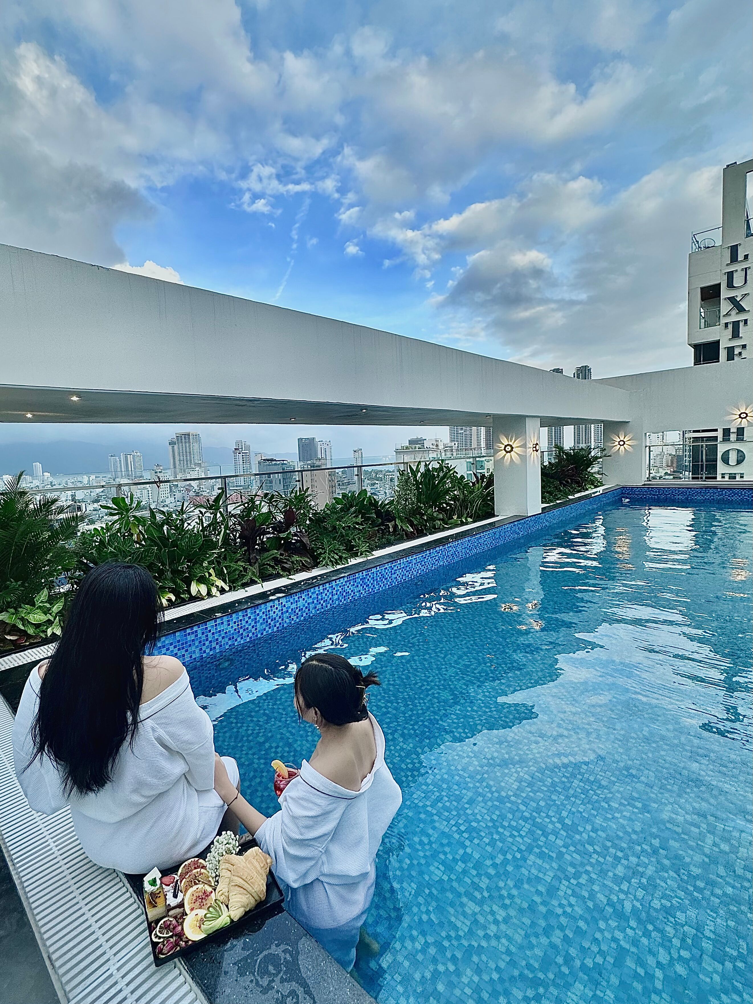 สระว่ายน้ำ