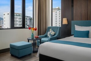 Kahden hengen executive-huone, kaupunkinäköala | Minibaari, tallelokero huoneessa, työpöytä, ilmainen Wi-Fi