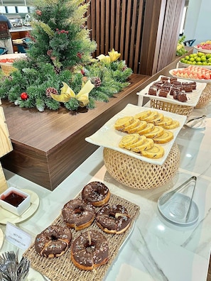 Breakfast, lunch, dinner served; ocean views - ViAn Hotel And Spa Da Nang (Da Nang)
