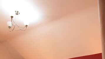 Kahden hengen huone, kylpyhuone makuuhuoneen yhteydessä