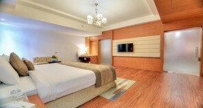 Minibar, in-room safe, desk, iron/ironing board - Best Western Summerlea (Jalandhar)