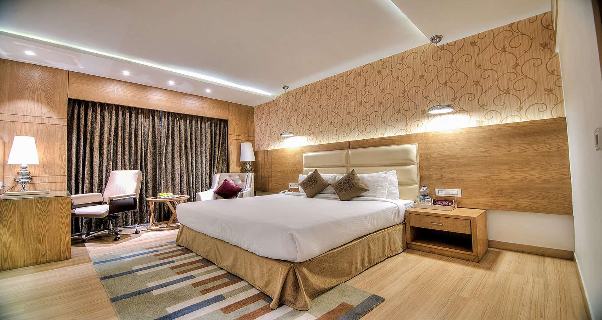 Minibar, in-room safe, desk, iron/ironing board