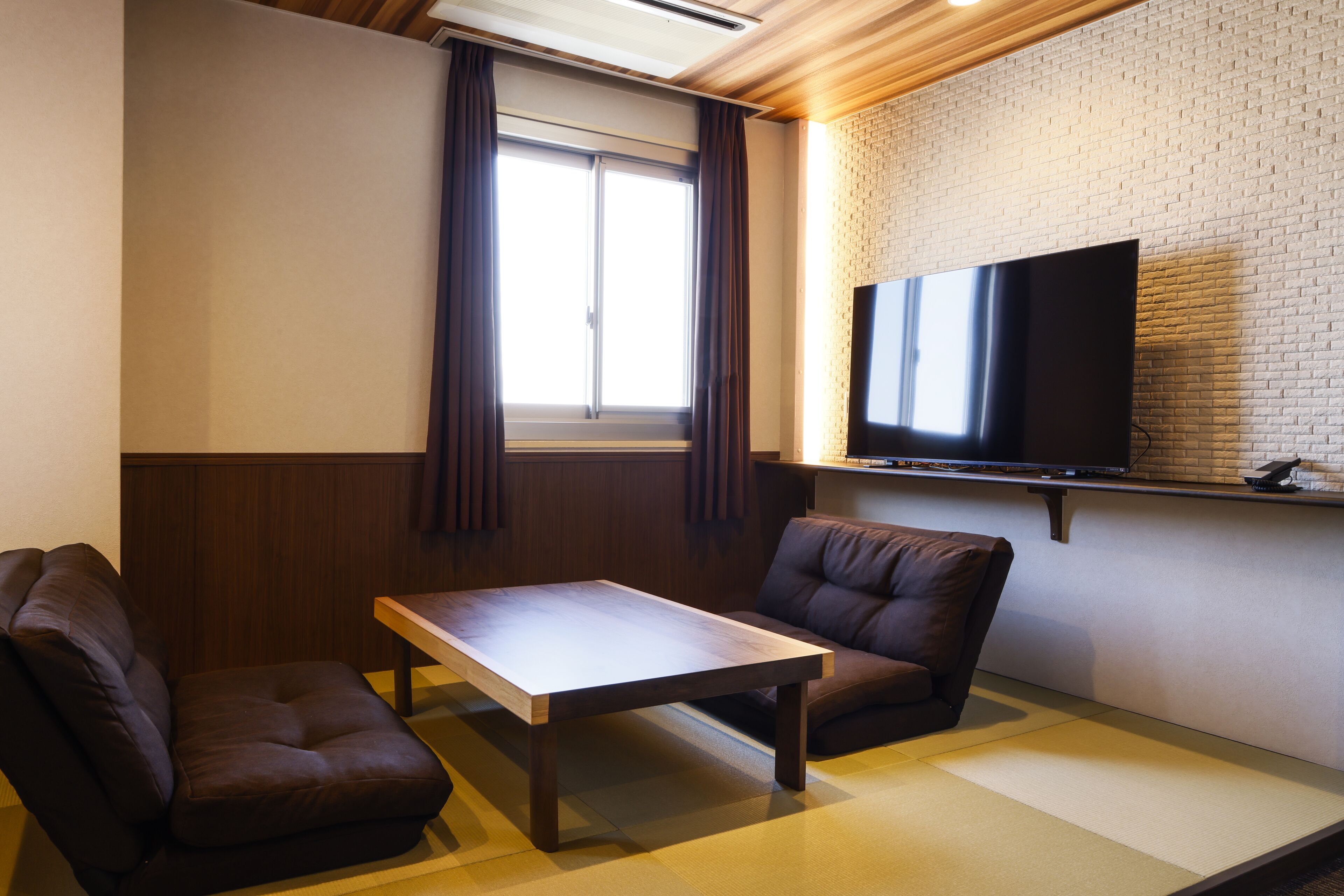 luxury twin room | 1 bedroom, premium bedding, down duvets, in-room safe