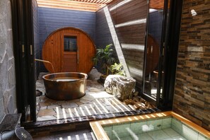 Free toiletries, hair dryer, bathrobes, slippers - Hotel Garden Palace & Kansai Airport Spa (Izumisano)