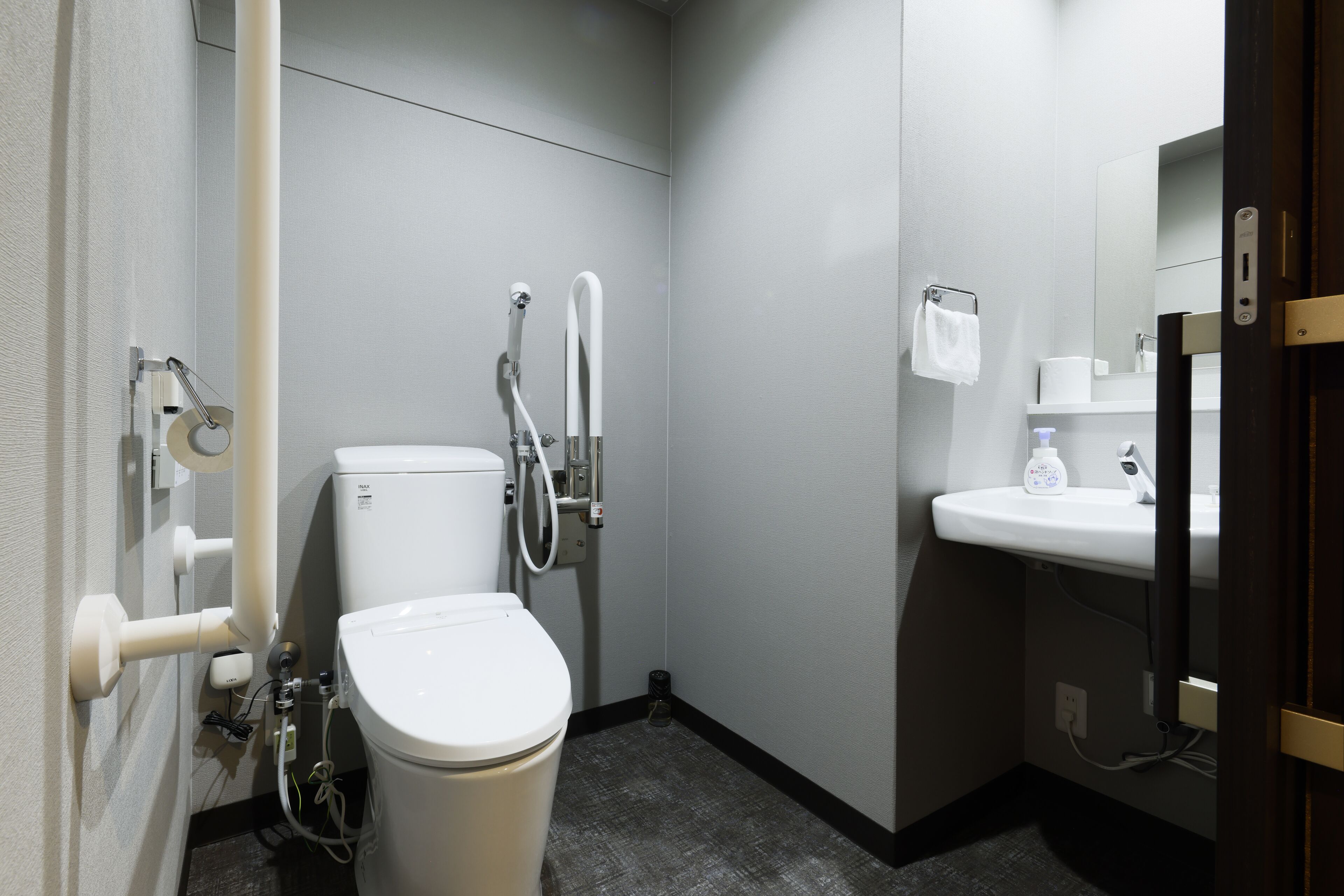 family triple room, 3 single beds, non smoking | bathroom | free toiletries, hair dryer, bathrobes, slippers