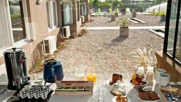 Buffet breakfast for a fee