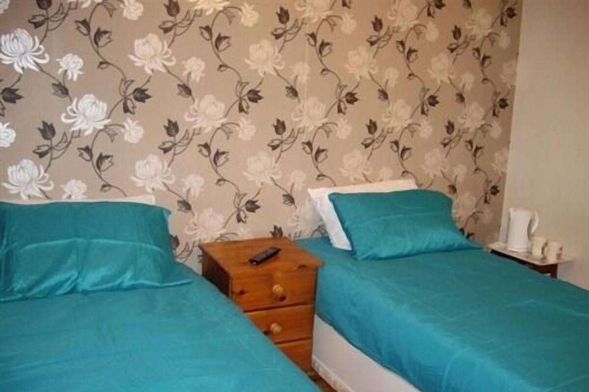 Twin Room, Shared Bathroom | WiFi (free)