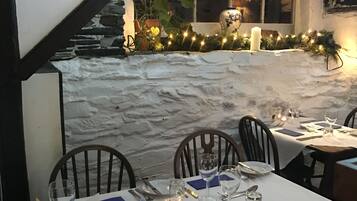 Breakfast, lunch, dinner served; local cuisine, ocean views