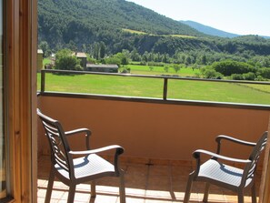 Twin Room, Mountain View (2 Single Beds) | Balcony