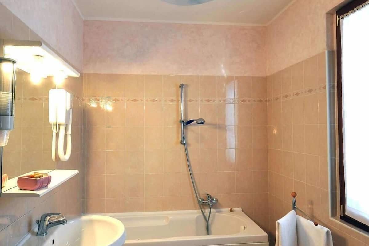 shower, hair dryer, bidet, towels