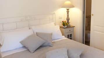 1 chambre, minibar, coffres-forts dans les chambres, bureau