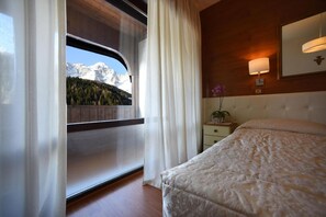 In-room safe, individually furnished, desk, cribs/infant beds - Corona (Val di Zoldo)