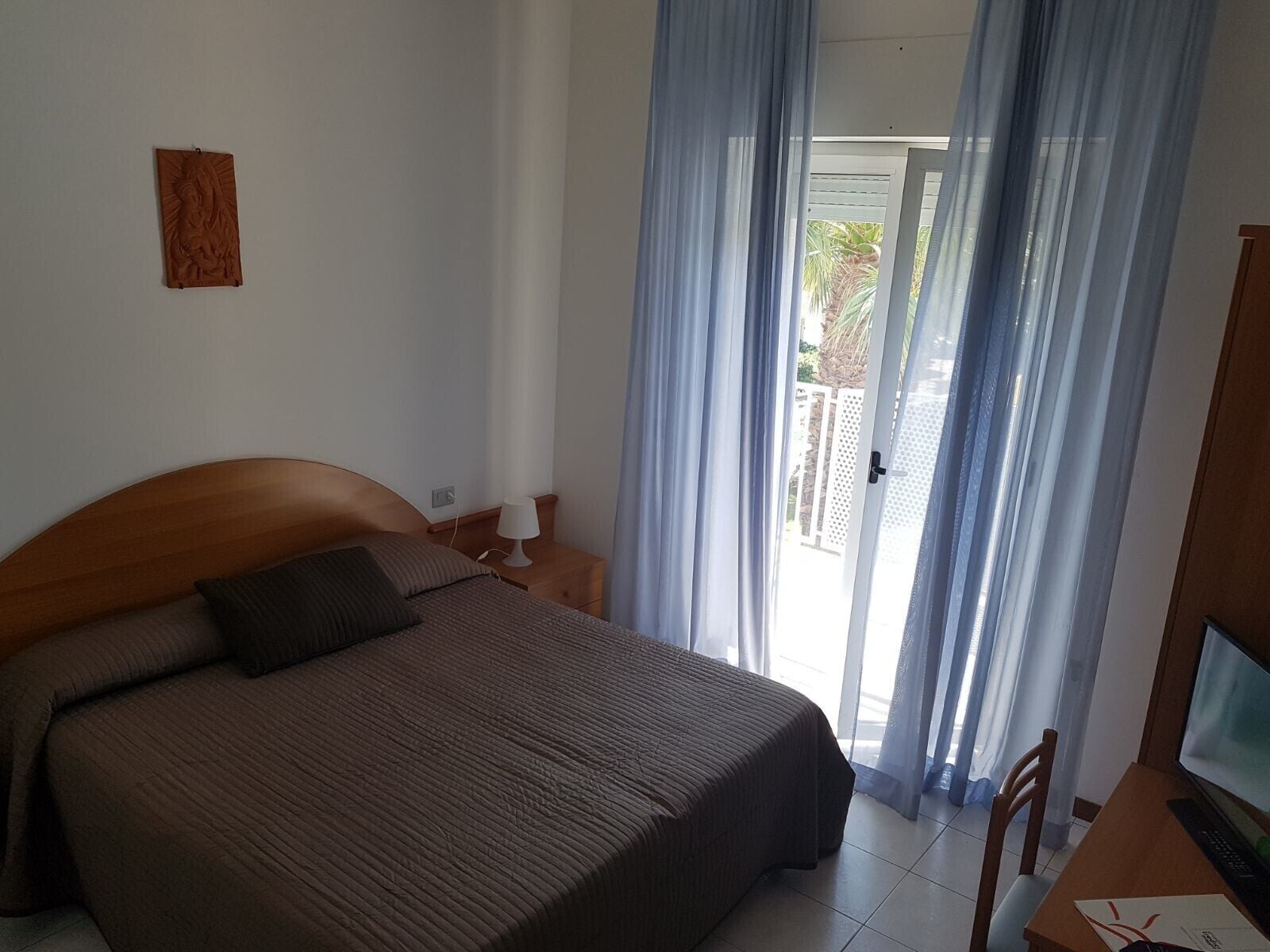Habitación con 1 cama matrimonial o 2 individuales | Escritorio, cunas, wifi gratis y acceso para silla de ruedas 
