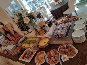 Desayuno buffet incluido todos los días