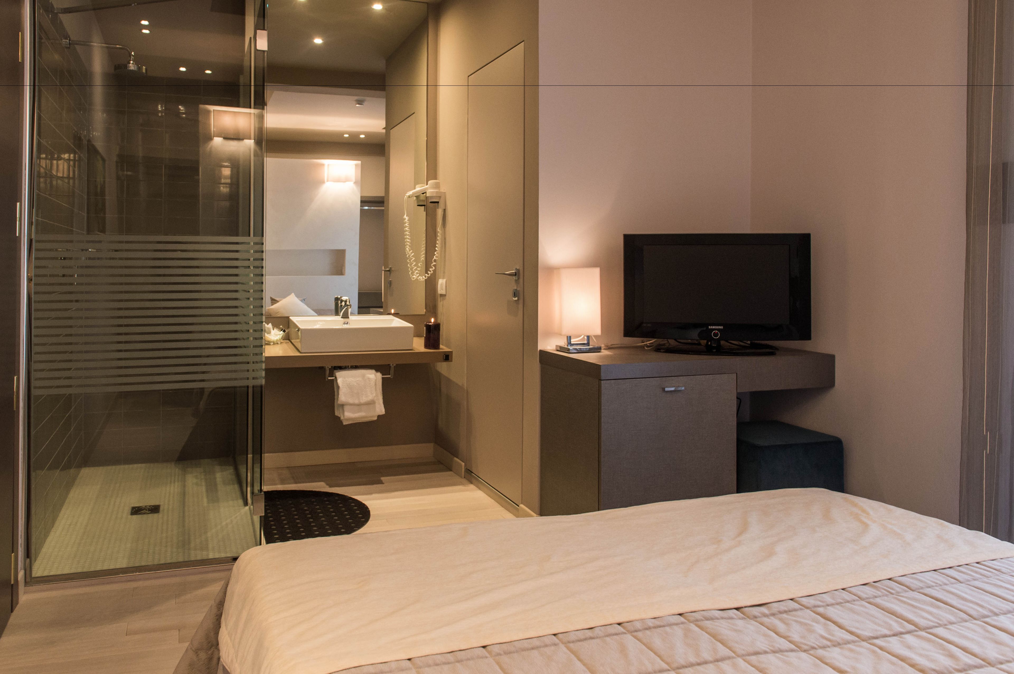 double room | premium bedding, minibar, in-room safe, desk