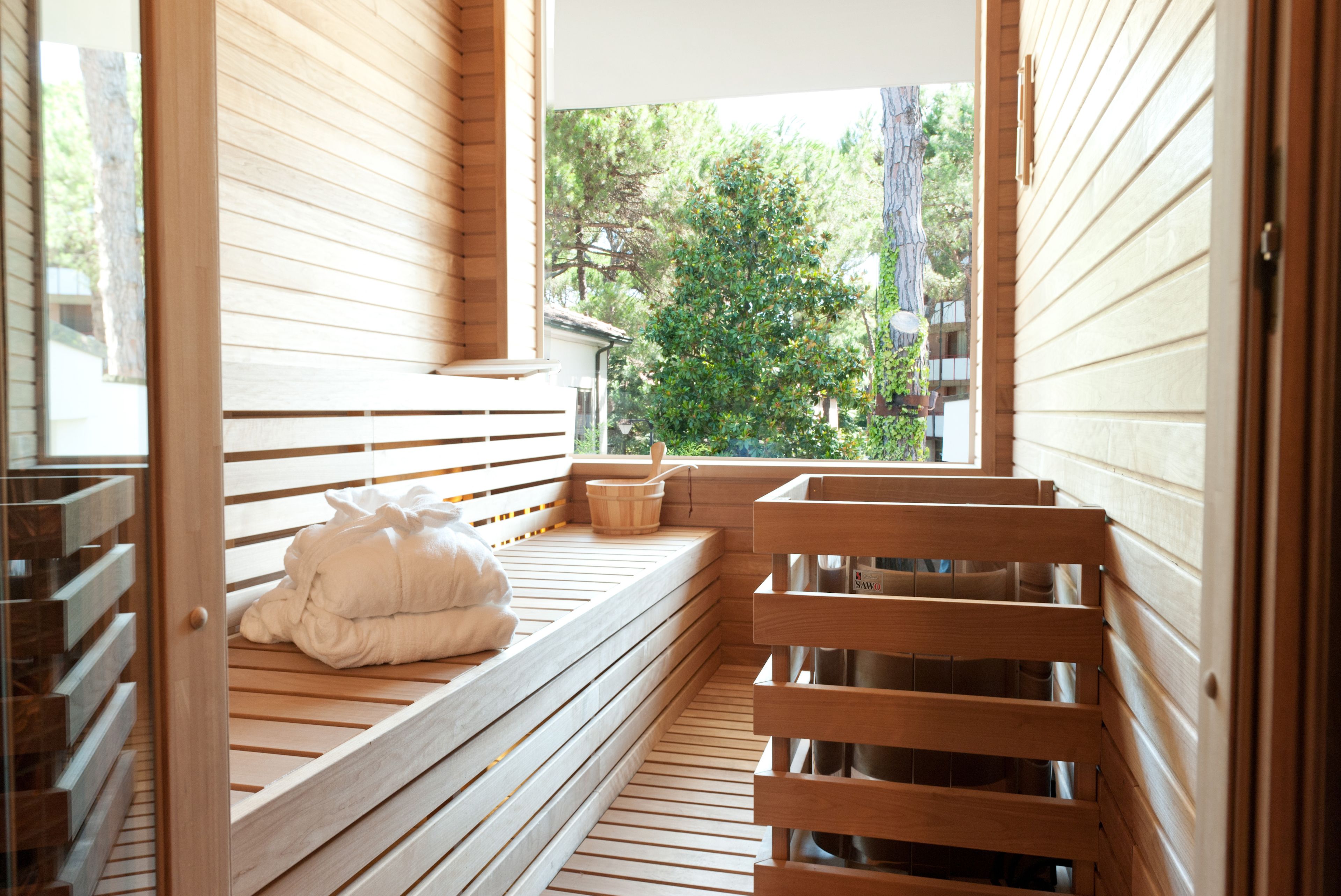 sauna, hot tub, steam room, turkish bath/hammam, hydrotherapy