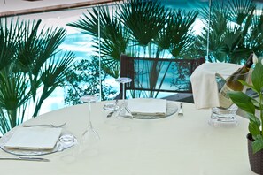 Food court