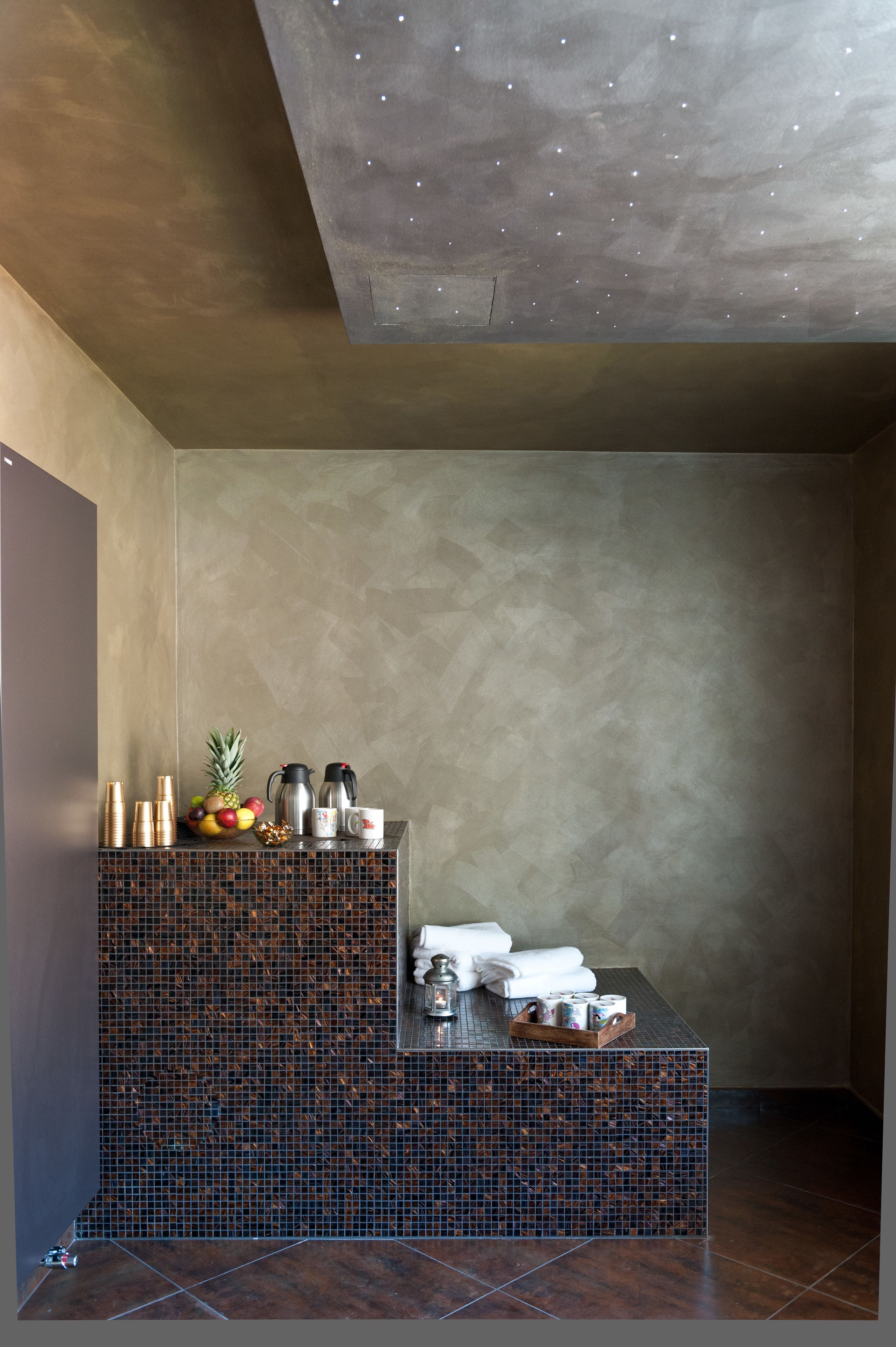 sauna, hot tub, steam room, turkish bath/hammam, hydrotherapy