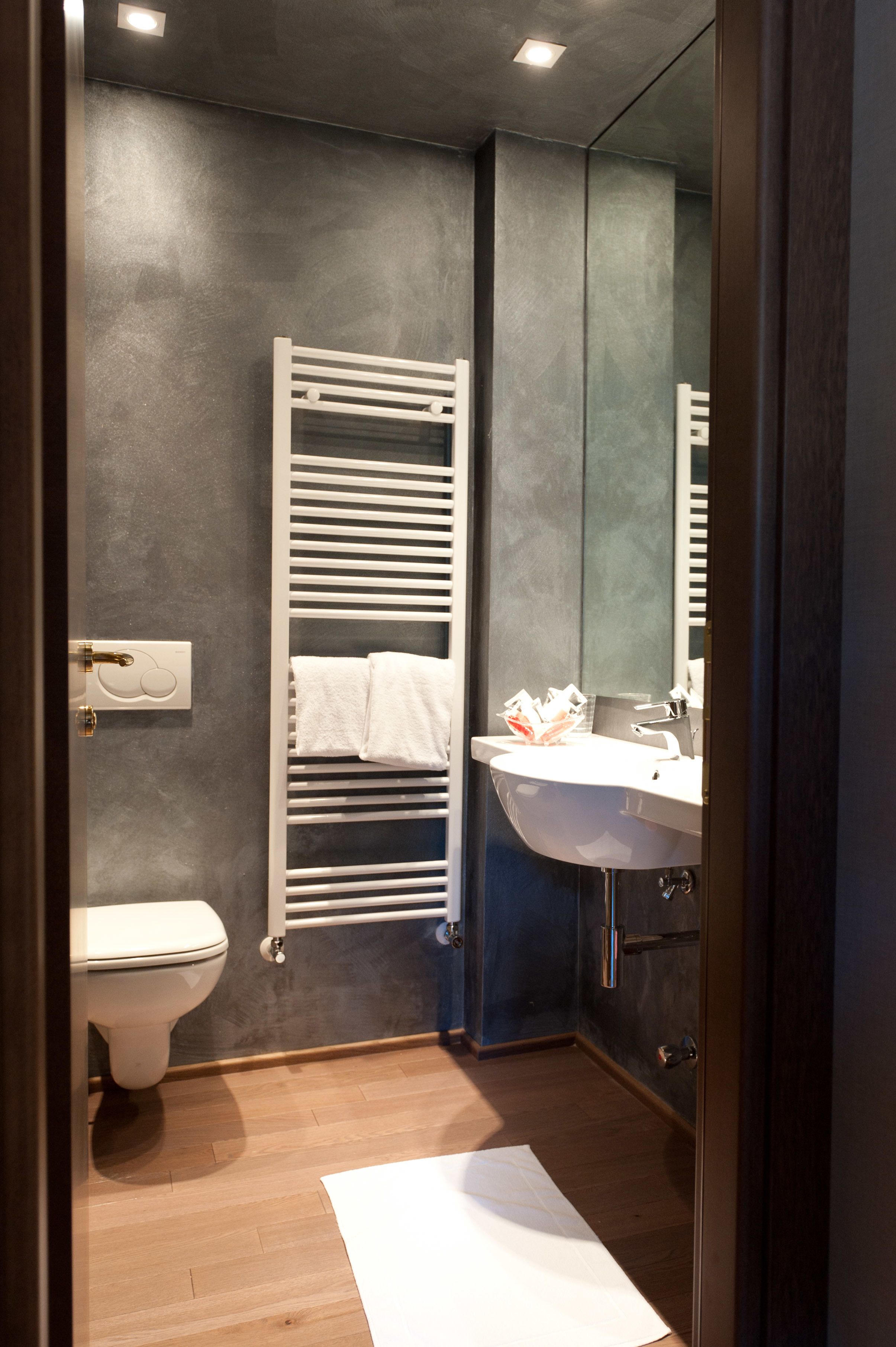 double room | bathroom | free toiletries, hair dryer, slippers, bidet