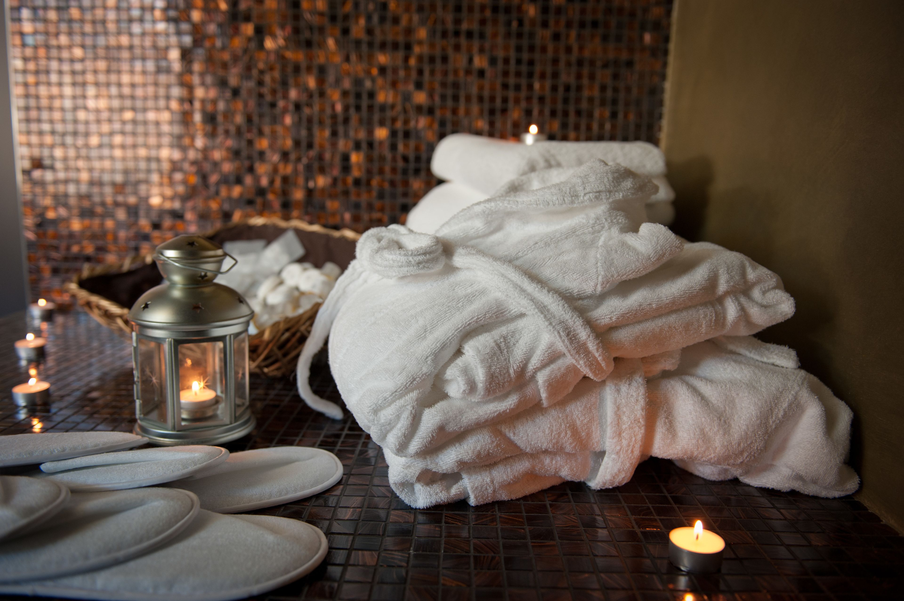 sauna, hot tub, steam room, turkish bath/hammam, hydrotherapy