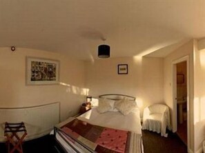 Chambre Familiale, salle de bains attenante