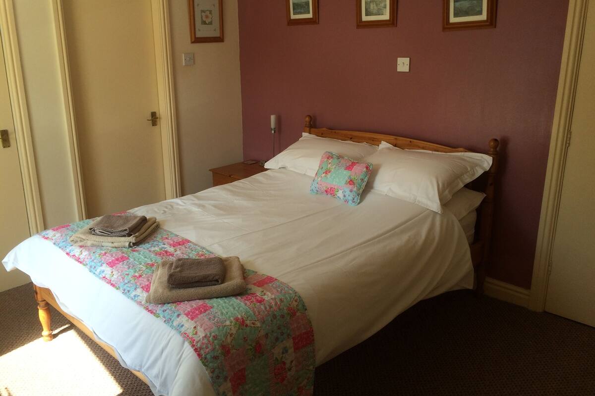 Chambre Double, salle de bains attenante