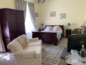 Suite, Ensuite (Ascot Suite) | Iron/ironing board, free WiFi, bed sheets