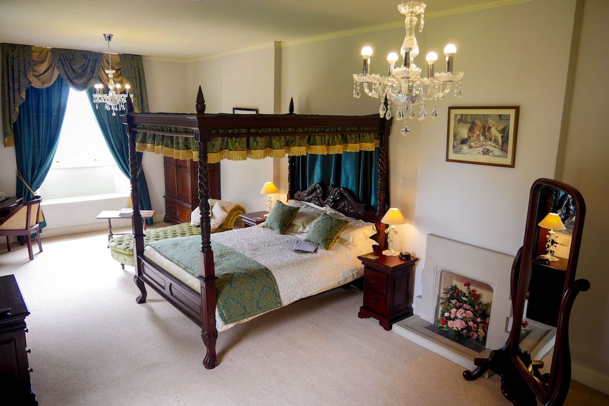 Suite, salle de bains attenante (Grand National Four poster)