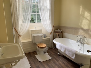 Suite, Ensuite (Ascot Suite) | Iron/ironing board, free WiFi, bed sheets