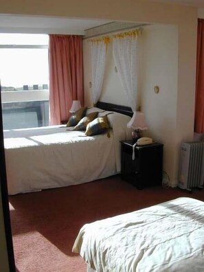 Cribs/infant beds - The Cliff Hotel (Bude)