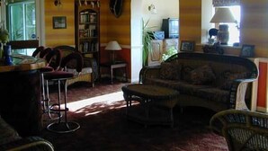 Unclassified image, 5 of 16, button - The Cliff Hotel (Bude)
