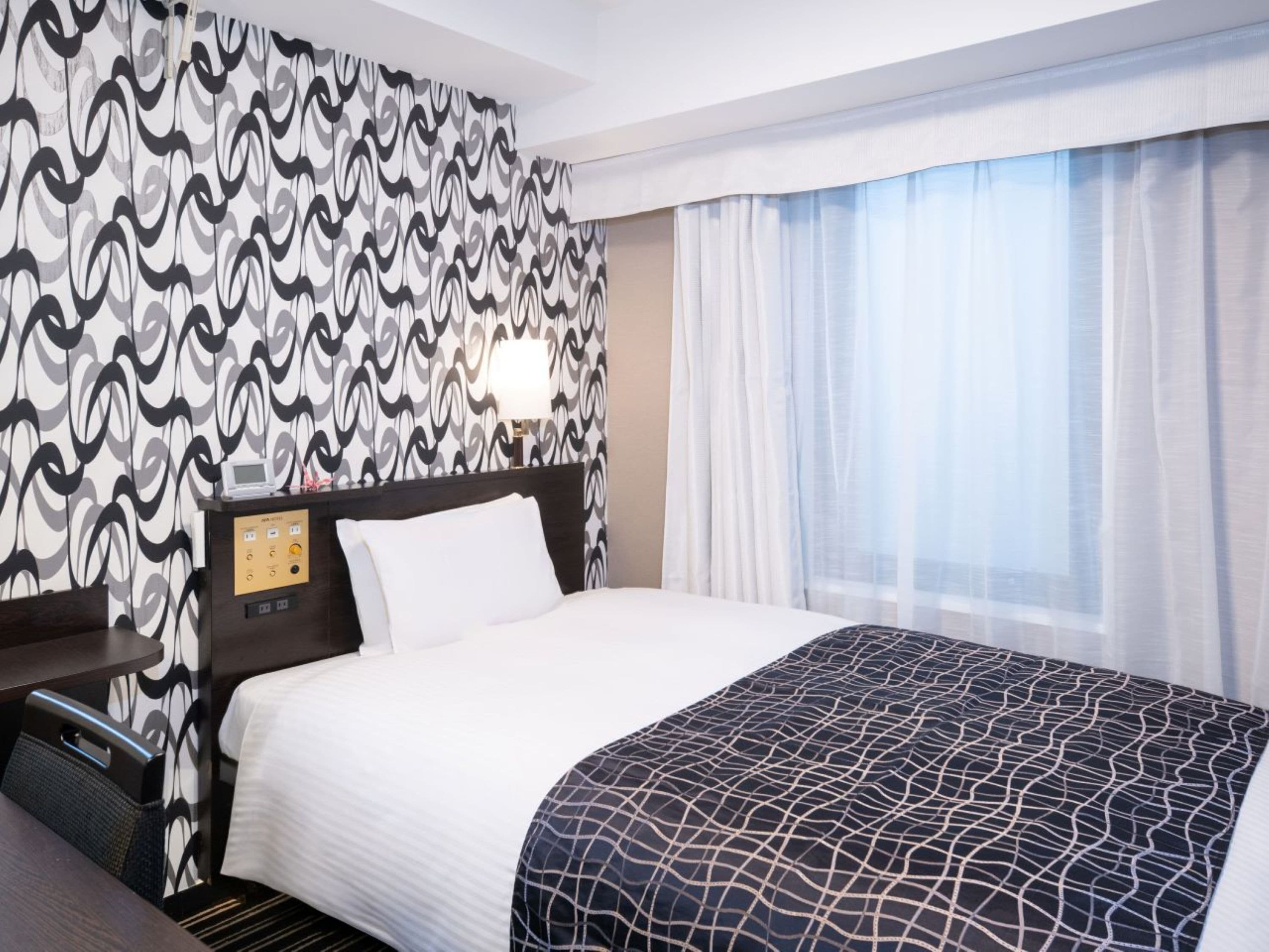 Enkeltrom, ikke-røyk | Dundyner, skrivebord, blendingsgardiner og strykejern/-brett