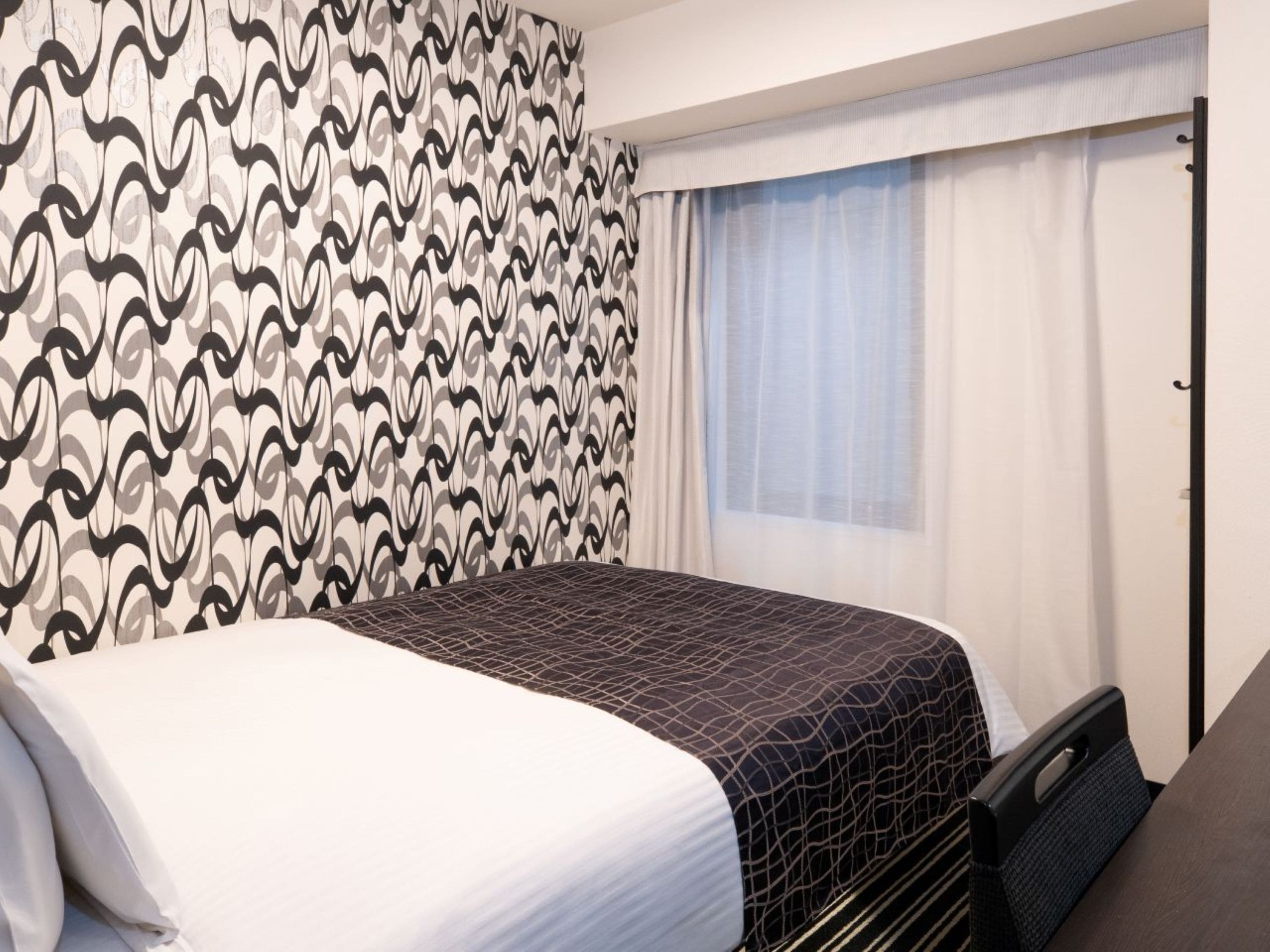 Dobbeltrom, ikke-røyk | Dundyner, skrivebord, blendingsgardiner og strykejern/-brett