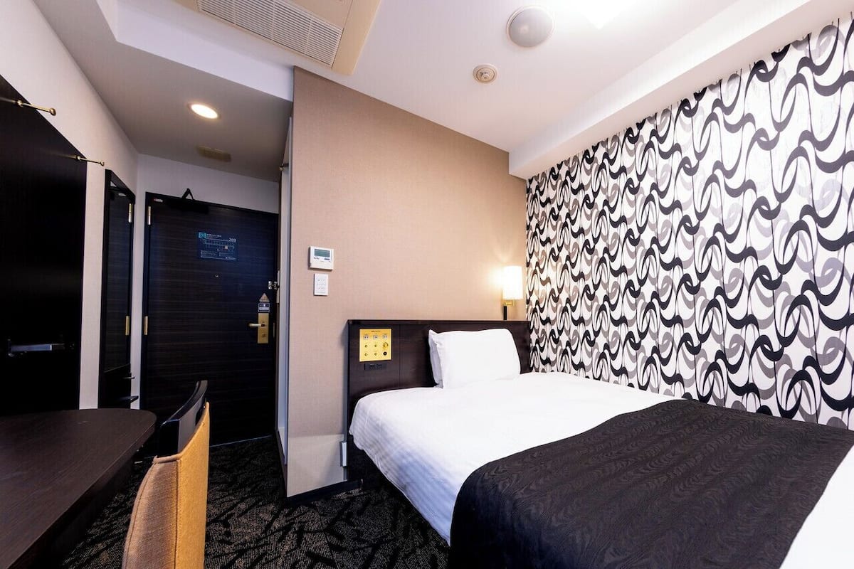 Hypo-allergenic bedding, down duvets, desk, blackout curtains