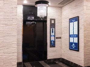 Lift - APA Hotel Kodemmacho Ekimae (Tokyo)