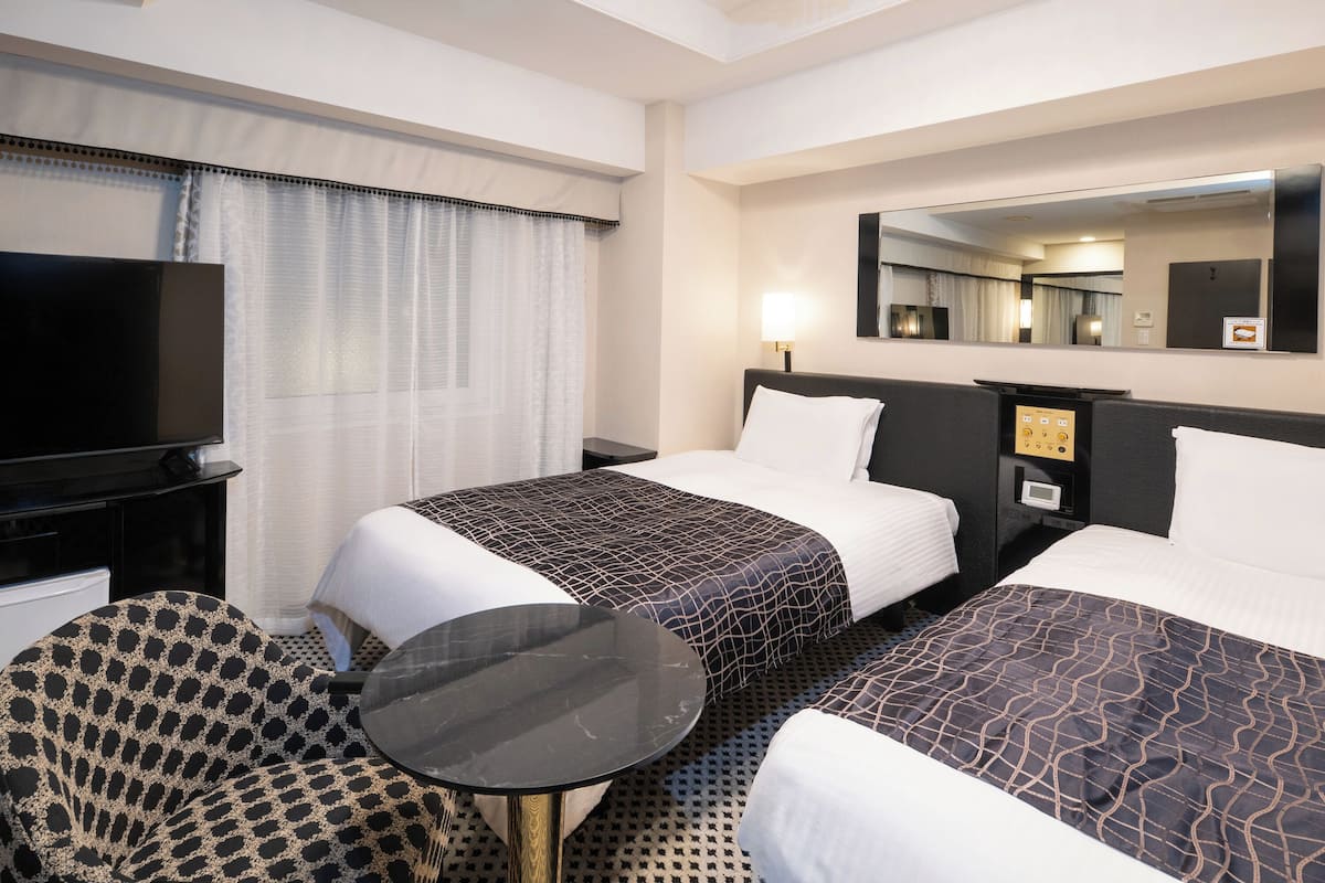 Deluxe Twin Room, Non Smoking | Hypo-allergenic bedding, down comforters, desk, blackout drapes