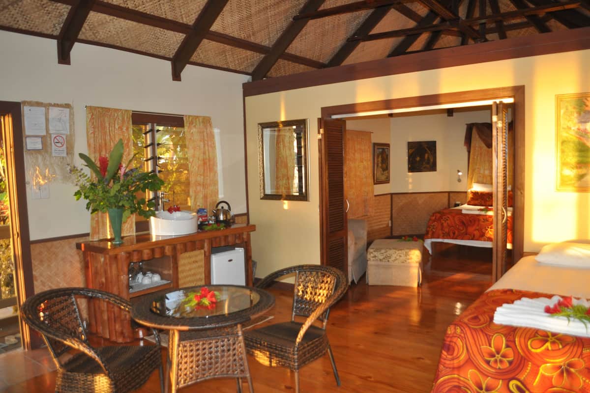 oceanfront villa mailetoa (2 bedroom villa)  | living area | ipod dock